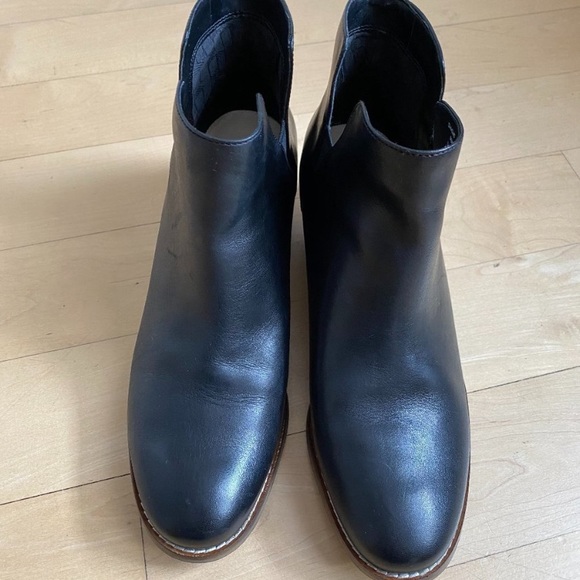Cole Haan "Abbot" black leather ankle boot 8.0 - Picture 4 of 6